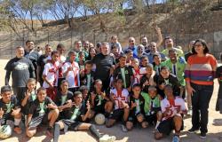Prefeito Álvaro Damião entrega primeira fase da revitalização do campo da Vila Califórnia