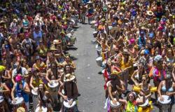 SLU orienta foliões e ambulantes para a limpeza da cidade no Carnaval