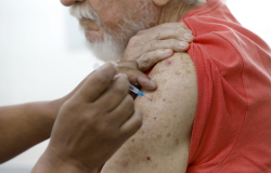 Vacina contra a covid-19, financiada pela PBH, chega à penúltima etapa de testes