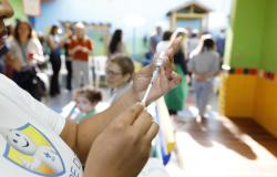 Mais de 38 mil doses de vacinas foram aplicadas em escolas neste ano
