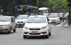 Reajuste das tarifas de táxi em BH entra em vigor a partir de segunda-feira (13)
