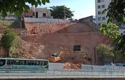 Encosta na Antônio Carlos recebe obras para evitar novos deslizamentos
