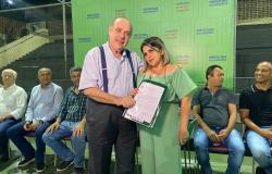 PBH entrega 160 títulos de propriedade a moradores do Minascaixa