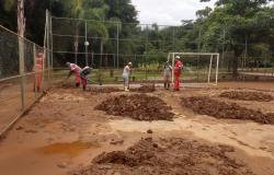 Funcionários da Prefeitura limpando o Parque Aggeo Pio Sobrinho (Buritis)