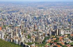 Imagem mostra vista do alto da região centro-sul de Belo Horizonte 