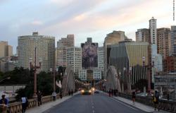 Imagem do viaduto do Santa Tereza com vista para o centro da cidade