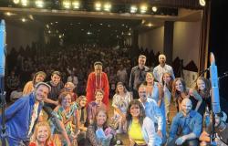 Teatro Marília recebe show que traz questionamentos sobre o futuro