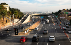 PBH libera trânsito no novo viaduto da Cristiano Machado com Avenida Saramenha