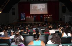 Clube do Livro BH se reúne no Teatro Francisco Nunes 