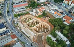 Visão aérea de uma obra de drenagem