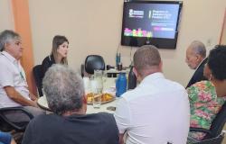 Secretário do MCTI visita Unidade de Inclusão Digital da Prodabel