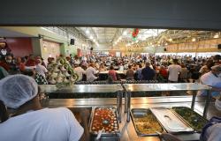 PBH serve mais de 4,5 mil pessoas no Almoço de Natal dos Restaurantes Populares