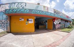 Foto mostra entrada do Centro Cultural do Barreiro
