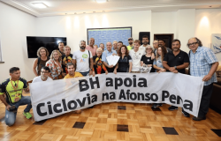 Ciclistas declaram apoio à ciclovia na Afonso Pena em reunião com prefeito