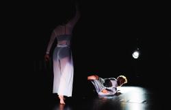 Duo de dança apresenta o espetáculo “Câmara Escura” no Teatro Marília