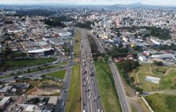 Imagem mostra trecho do Novo Anel com a cidade ao fundo.