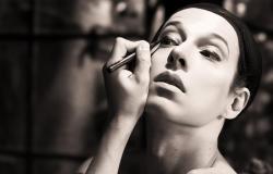 Peça gratuita “O que terá acontecido a Dolly Piercing?” chega ao Teatro Marília 
