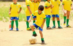 Seleções do Futuro abre inscrições para aulas gratuitas de futebol de campo a crianças e adolescentes