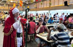 Almoço de Natal dos Restaurantes Populares reúne mais de 3 mil pessoas