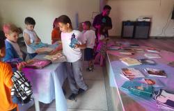  Prefeitura entrega novos livros de literatura infantil e infantojuvenil para as escolas municipais de BH 