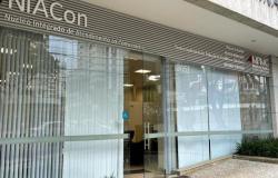 Fachada de vidro do Núcleo Integrado de Atendimento ao Consumidor, o NIACon.