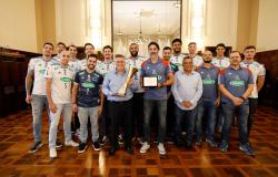 Prefeitura homenageia Sada Cruzeiro pelo nono título da Superliga Masculina de Vôlei