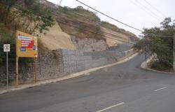 Prefeitura finaliza obras de estabilização de encosta da Rua Roma, no Santa Lúcia