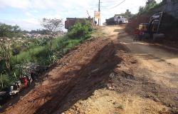 Prefeitura inicia obras de contenção de encosta na rua Bem Viver, no Barreiro