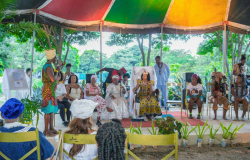 Rainha Diambi, da República do Congo, é recebida no Centro Centro de Referência da Cultura Popular e Tradicional Lagoa do Nado.