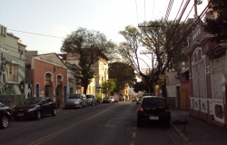 Imagem de uma das ruas do bairro Santa Tereza