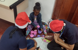 Crianças e adolescentes em situação de rua celebram Natal no Centro Pop Miguilim