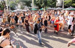 A Rua é Nossa, na Praça da Savassi, terá pista de dança com DJ e bailarinos