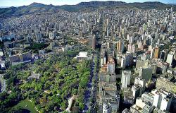 PBH cria Comitê de Acompanhamento da Implementação da Lei Aldir Blac Imagens aérea do centro de Belo Horizonte
