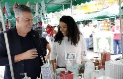 Álvaro Damião destaca valorização da economia popular em aniversário da Feira da Rua Tamoios