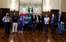  Prefeito Alexandre Kalil recebe atletas olímpicos e representantes do Minas Tênis Clube