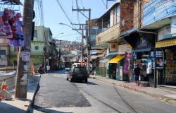 Principal rua da Vila Cabana é liberada após obra da Prefeitura de BH para conter erosão