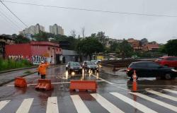 Defesa Civil de BH realiza treinamento de fechamento da avenida Tereza Cristina