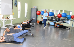 Aulas gratuitas de pilates são oferecidas para idosos na região Norte 