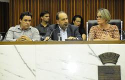 Secretário-geral da Câmara Municipal de Belo Horizonte (CMBH), Carlos Henrique; prefeito de Belo Horizonte, Alexandre Kalil; presidente da CMBH, Nely Aquino.