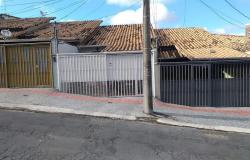Rua Homero de Oliveira, no Bairro Santa Amélia, Pampulha, com casas lado a lado e calçada nos padrões da legislação municipal vigente.