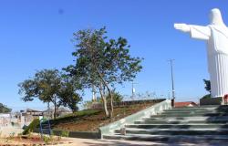 Prefeitura entrega Praça do Cristo Redentor, no Barreiro, toda revitalizada