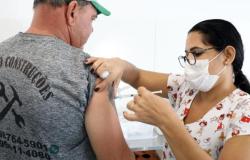 Centros de saúde terão vacinação contra gripe, covid e meningite neste sábado