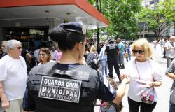 Agente feminina da Guarda Municipal de Belo Horizonte durante ação na capital