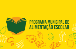 À esquerda, círculo laranja atrás de livro verde. À direita, ao centro, os dizeres "Programa Municipal de Alimentação Escolar". Em toda a imagem, de fundo amarelo, na metade debaixo, desenhos de frutas, legumes leite e vegetais nas cores vermelho, branco e verde