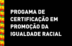 Sob fundo preto, com tarja com triângulos vermelho, laranja, verde e amarelo à esquerda, os dizeres "Programa de Certificação em Promoção da Igualdade Racial", na cor branca.