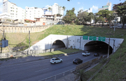 Prefeitura inicia manutenção rotineira nos túneis do Complexo da Lagoinha Imagens da entrada dos túneis do Complexo da Lagoinha