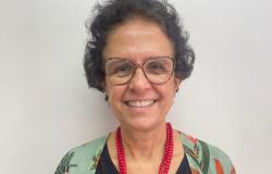 Foto oficial - Maria Cristina Magalhães, Diretora de Planejamento da Urbel Diretora de Planejamento da Urbel - Maria Cristina Magalhães, posa em uma fotografia apenas de rosto em local fechado.
