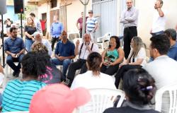 Prefeito Fuad Noman visita obras no Dandara e conversa com moradores