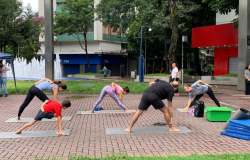 A Rua é Nossa promove aulas de yoga, circo e atividades esportivas gratuitas em BH