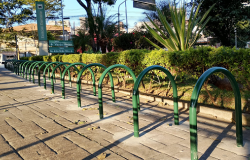 Paraciclos são instalados na Estação Diamante para estimular a conexão entre bicicletas e ônibus